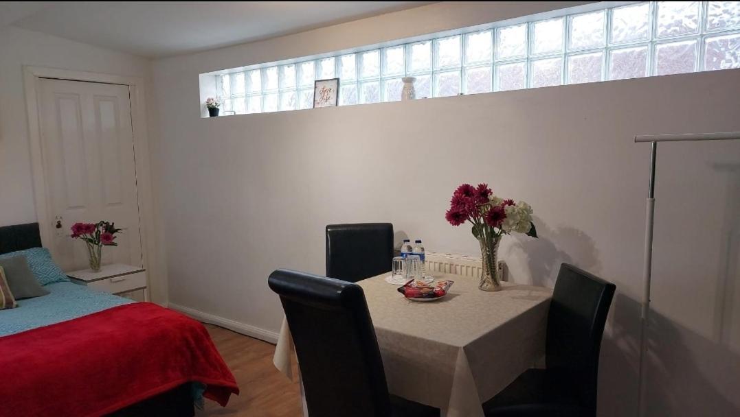 Great Rooms Fc Liverpool Eksteriør billede